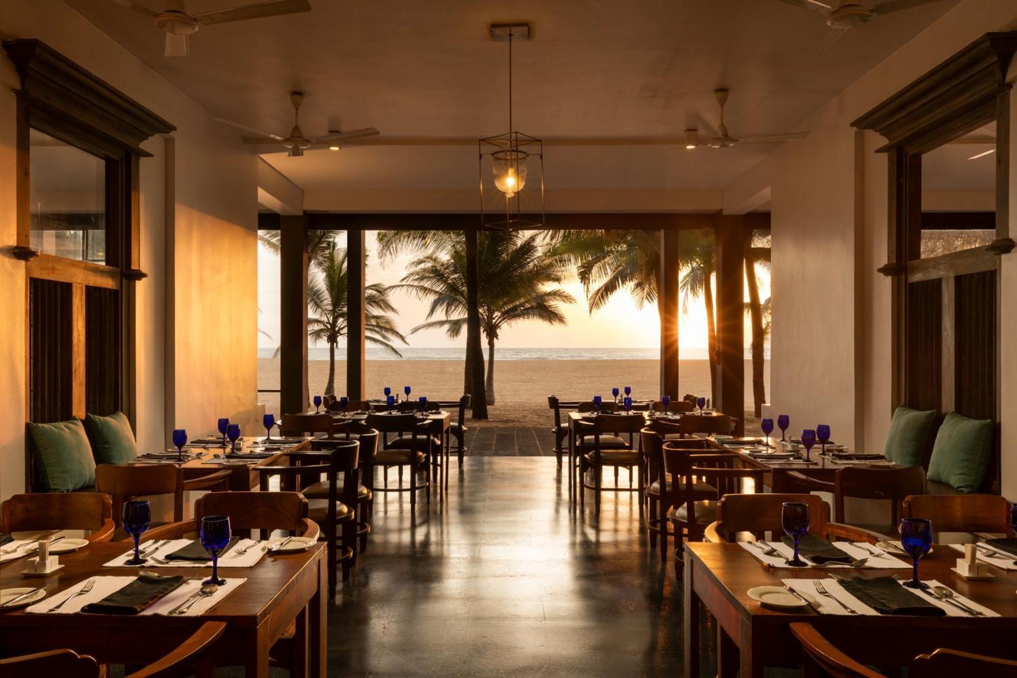 Jetwing Blue Hotel Negombo Exterior photo